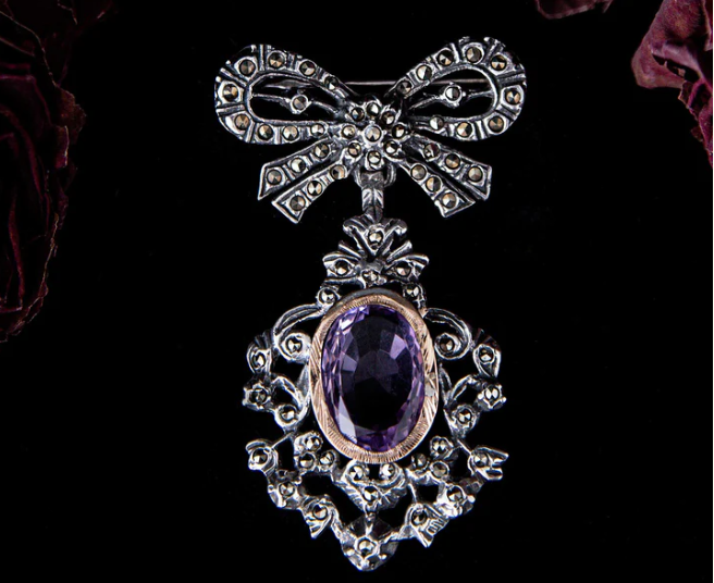 брошь де Севинье. фото с сайта theveiledmirror.com