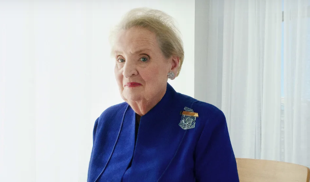 брошь "стеклянный потолок"