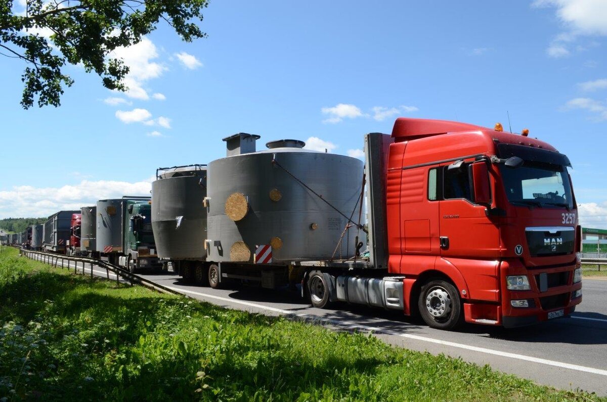 Перевозка грузов – необходимая услуга для функционирования любого бизнеса. Их доставляют в разном количестве и на немалые расстояния.