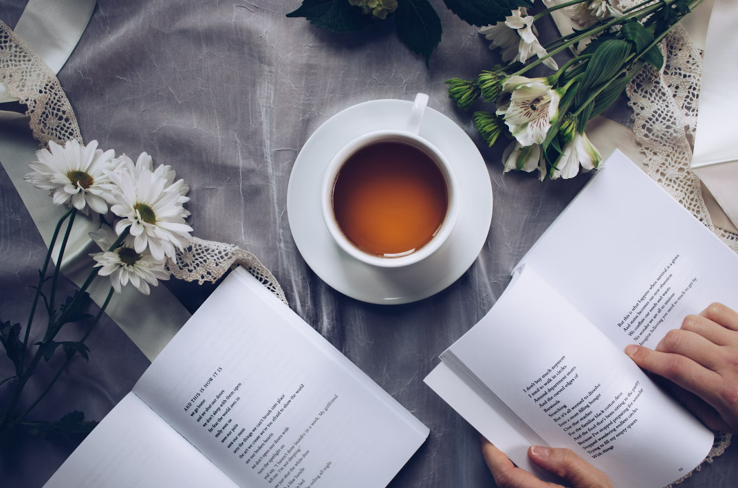 https://unsplash.com/photos/white-cup-with-saucer-near-bok-OJZB0VUQKKc