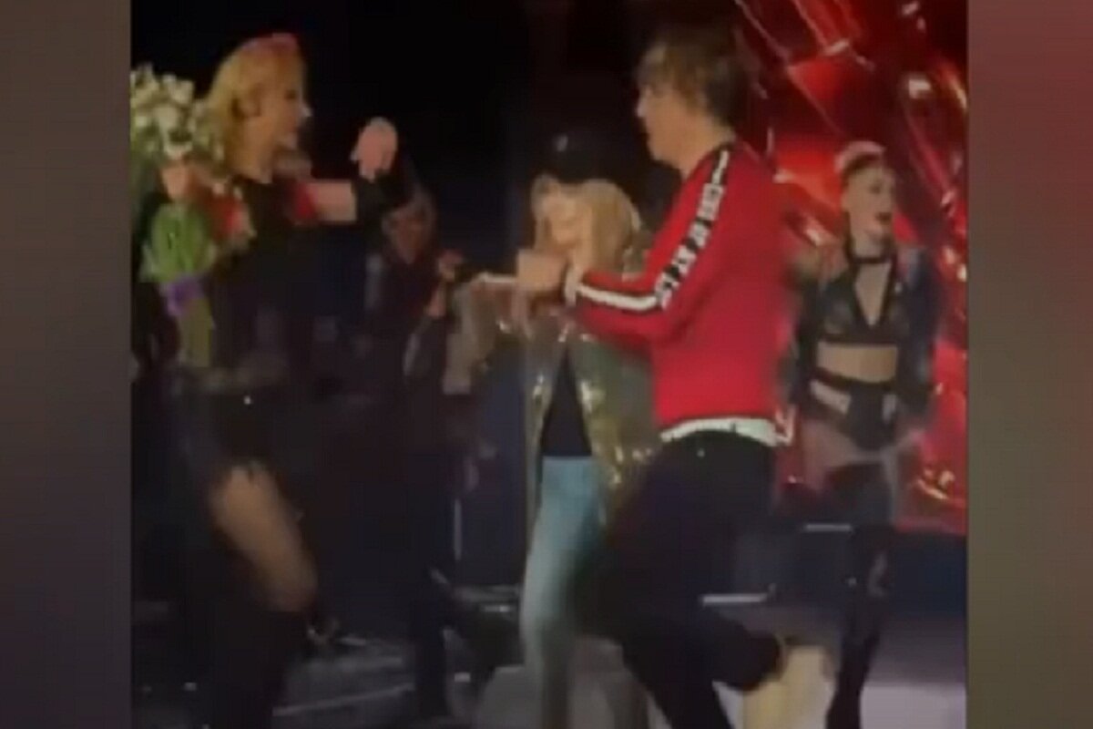 алла борисовна пугачева. алла борисовна 2021. певец пугачева. у борисовны пугачевой аллы пугачевой. примадонна алла борисовна пугачёва.