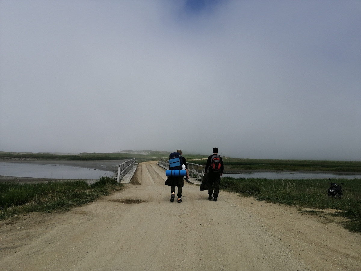 Мост через реку Гаванская, дорога до Столовых гор и лежбищ →