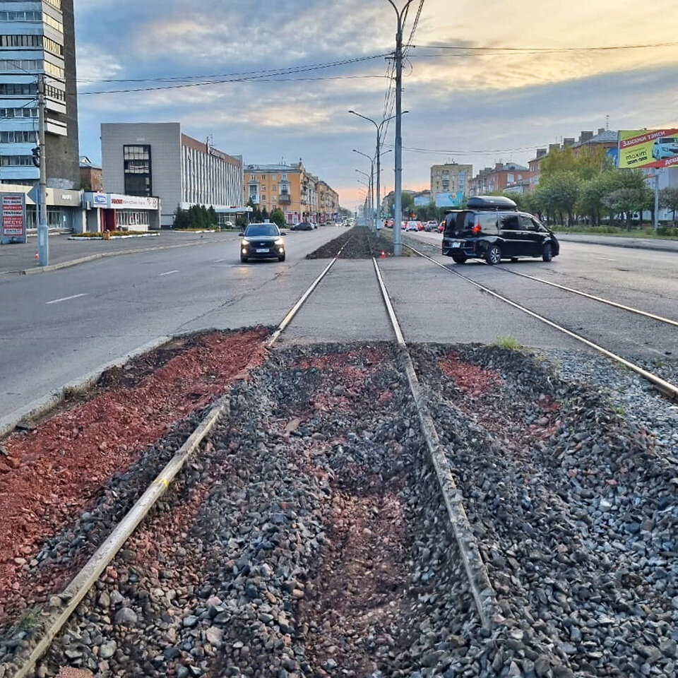     По заключенному соглашению реконструкцию путей на пр. имени газеты «Красноярский рабочий» должен был выполнить концессионер. Но в итоге только на начало работ был выделен почти миллиард рублей из бюджета