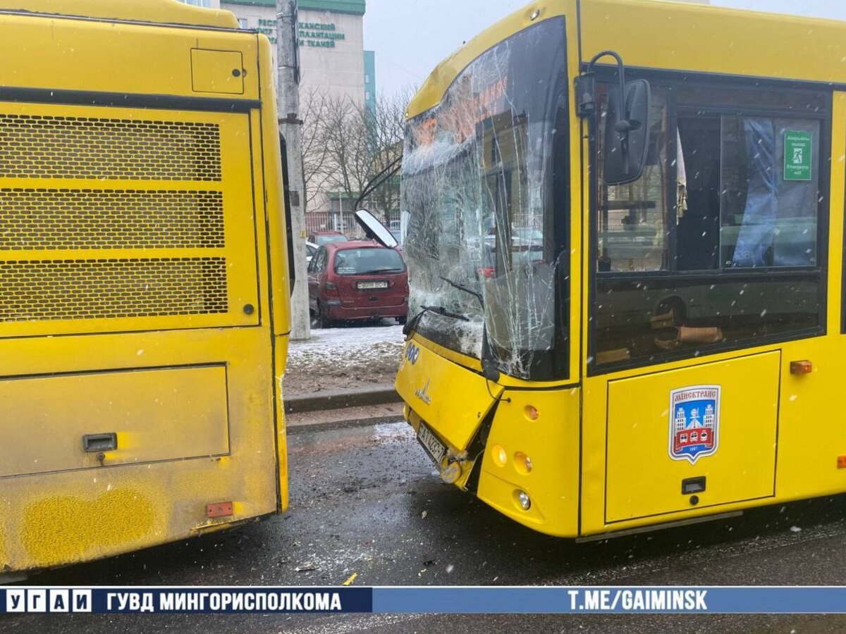 В Минске на ул. Семашко столкнулись два автобуса. Пассажиры  госпитализированы с травмами | Minsknews.by | Дзен