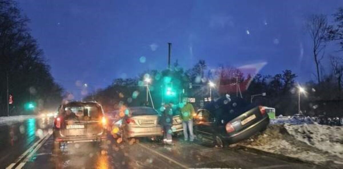    Утром 5 февраля в Курске столкнулись две машины