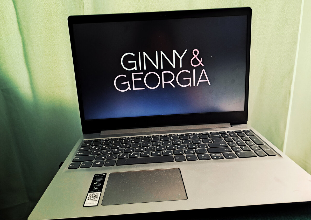 Заставка сериала "Джинни и Джорджия". Фото автора канала 