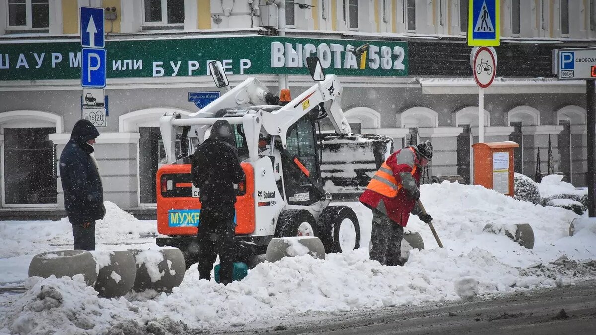     О пополнении парка УДХБ рассказал мэр города Сергей Шелест.