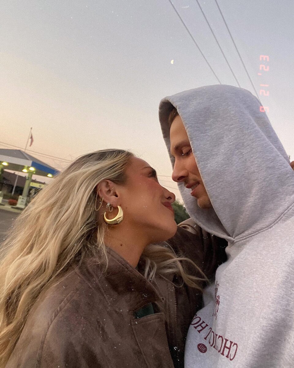 Отношения на два дома. Александра ульянцева дом 2. Отношения на два дома. Юлия белая и евгений ромашов. Руслан мацьолек и виктория.