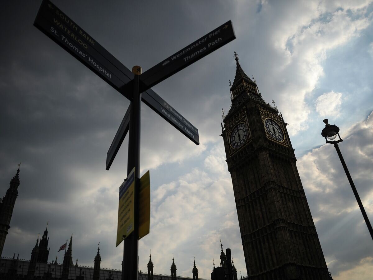 Биг-бен (башня елизаветы). Часовая башня биг бен. Часовая башня в лондоне. Часовая башня вестминстерского дворца. Часовая башня в лондоне.