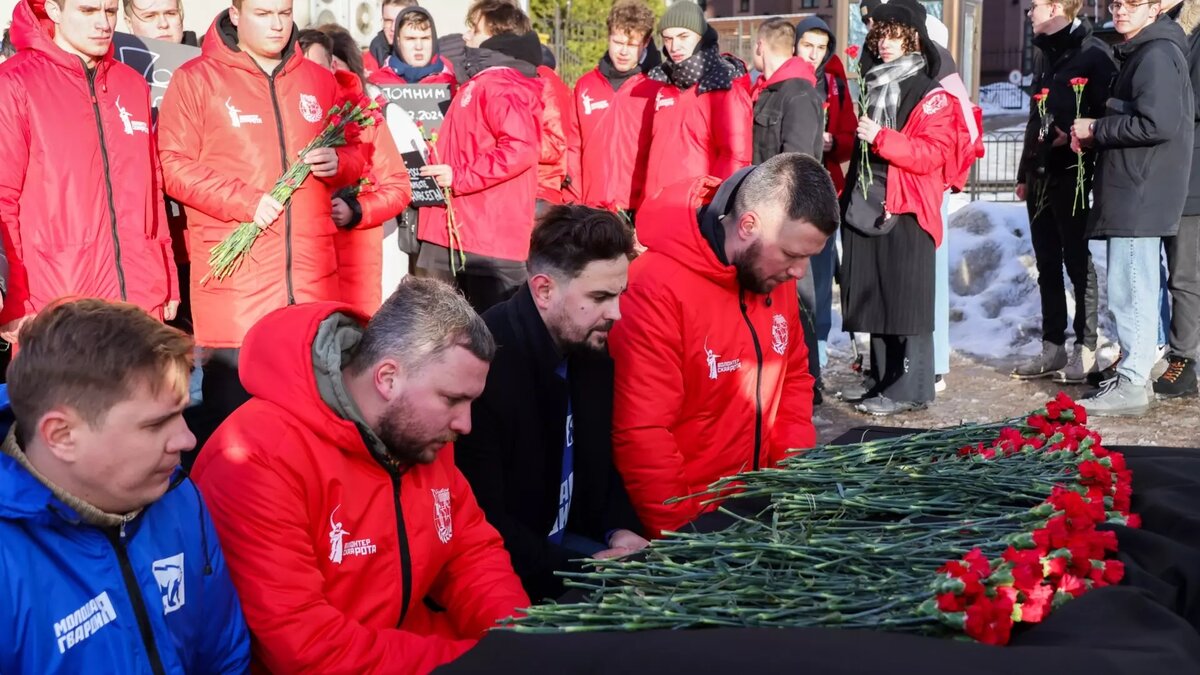     Во время удара ВСУ по пекарне в городе Лисичанске погиб министр чрезвычайных ситуаций ЛНР Алексей Потелещенко. Гибель высокопоставленного чиновника официально подтвердили власти.