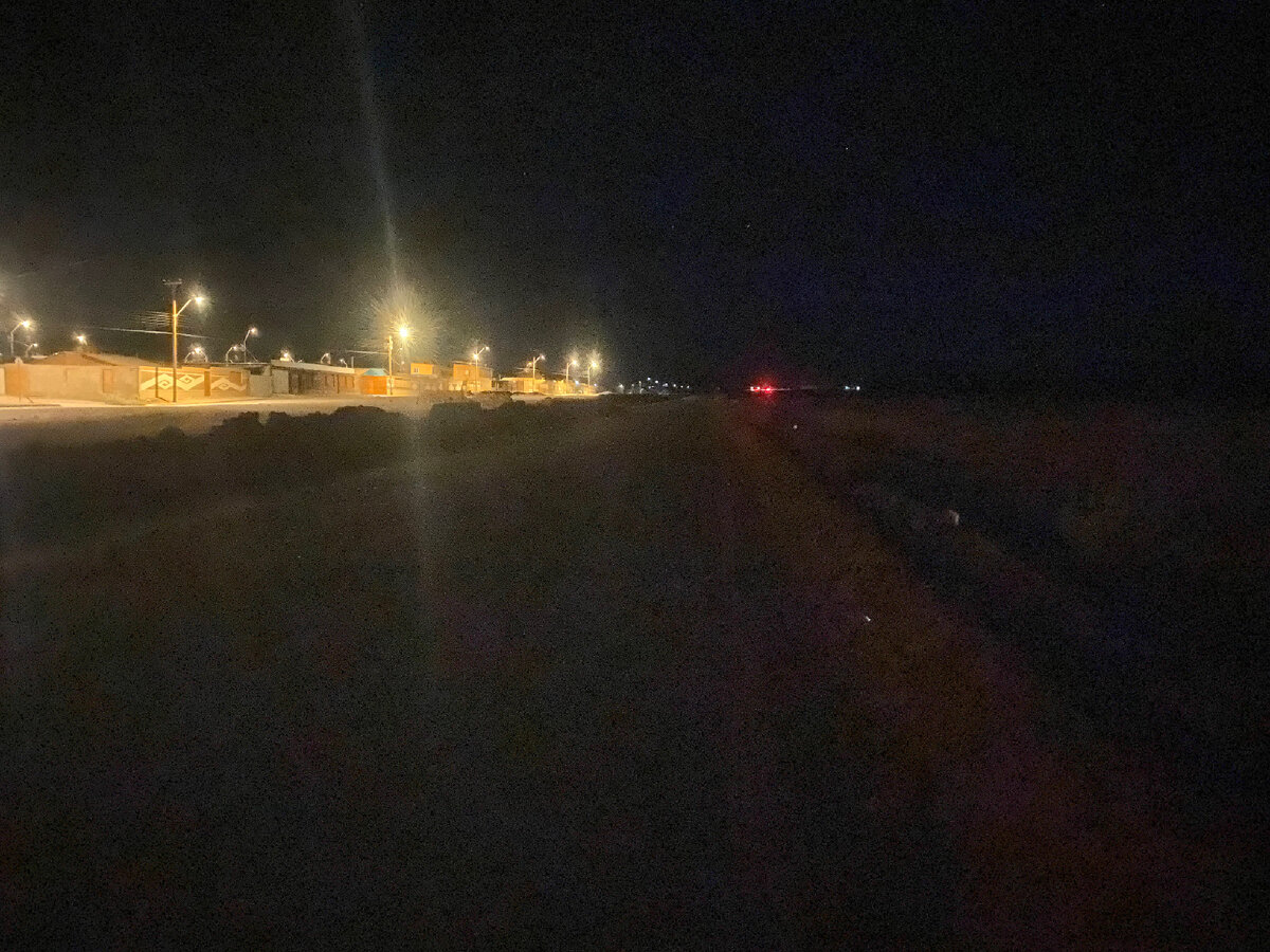 Это нужная дорога ночью. Как думаете, в таком месте много кто остановится?