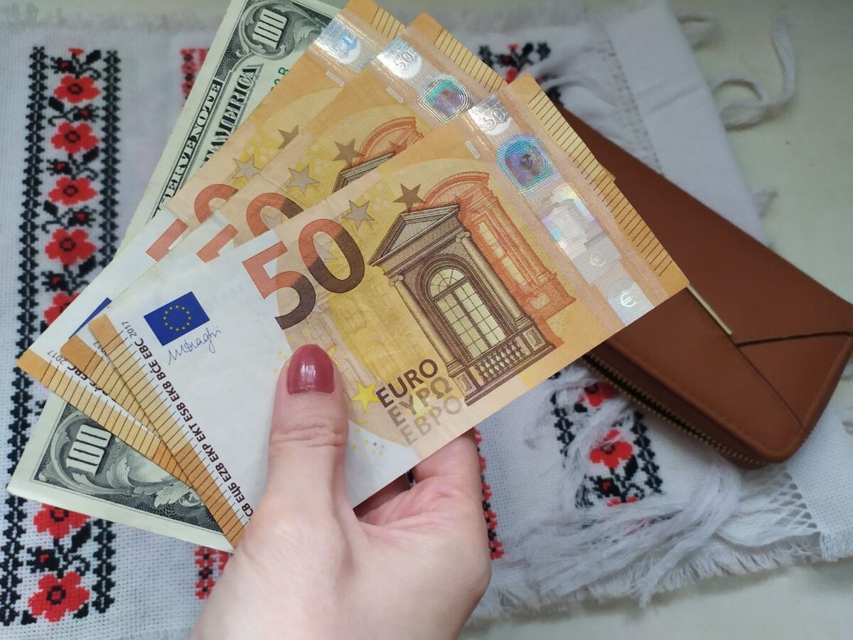 зарабатывать деньги. деньги делаю дома. заработок денег в интернете. делать деньги картинки. огромная куча денег.