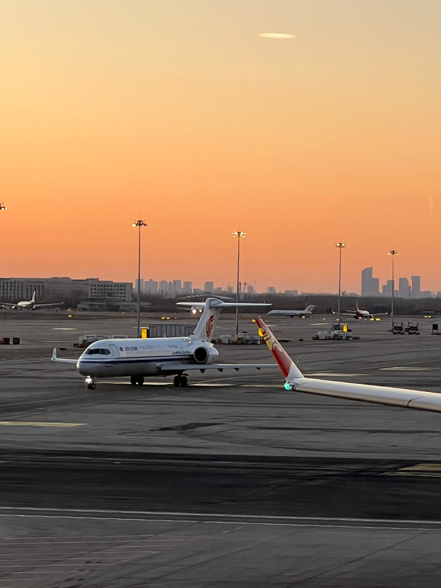 пекин пересадка. виза в пекин. гуанчжоу виза. выход в пекин транзитом. таблички в аэропорту пекина.