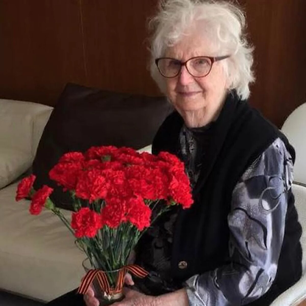 Сила моя в немощи совершается. Прославление бога из библии. Христианские стихи. Молитва христианская. Библейские стихи о величии бога.