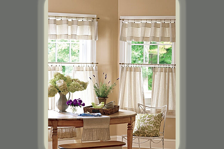 солнышко в окошко слова. солнышко в окошке минусовка. солнышко в окошко светит нам с утра. солнышко для детей. заглянуло солнышко в окошко текст песни.