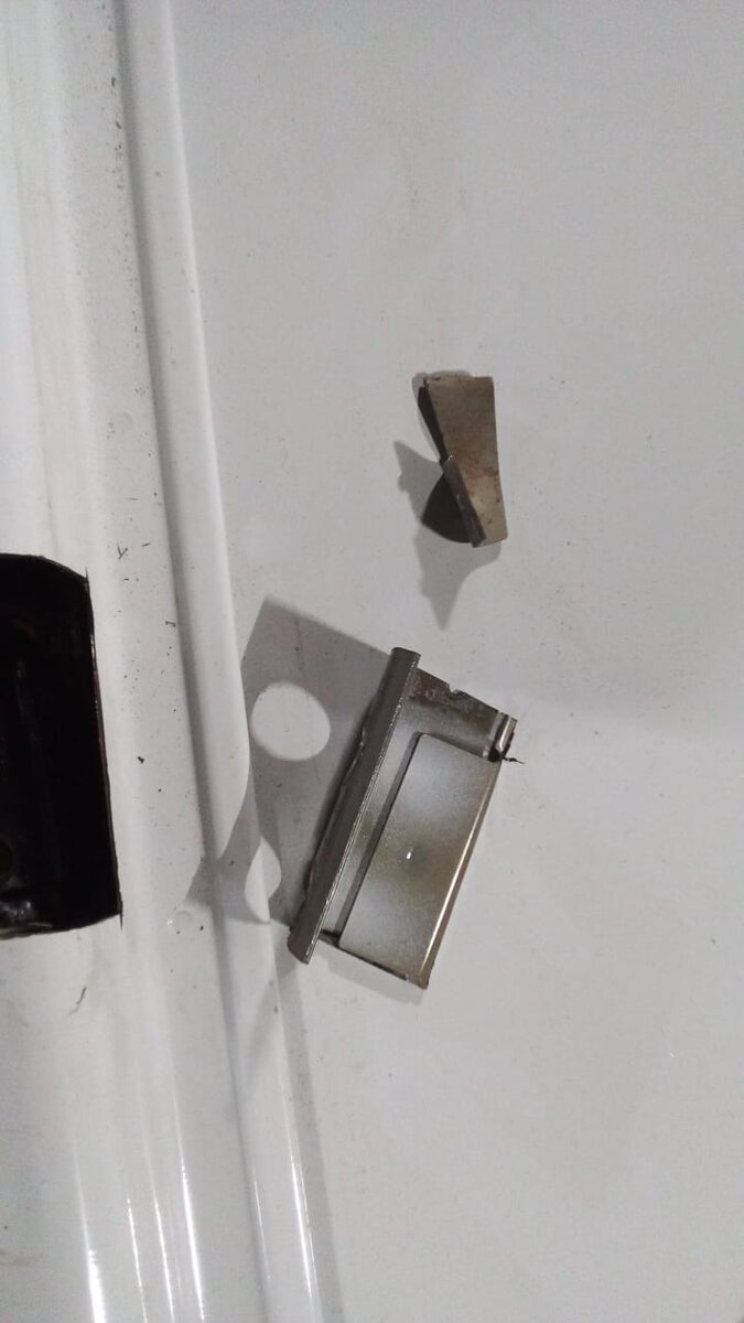 Vw lt 35 пластиковая дверь. задние двери мерседес спринтер 906. дверные карты тойота спринтер 100. двери стеклопластик для мерседес спринтер 2004 года. двери тойота спринтер 100 владивосток.