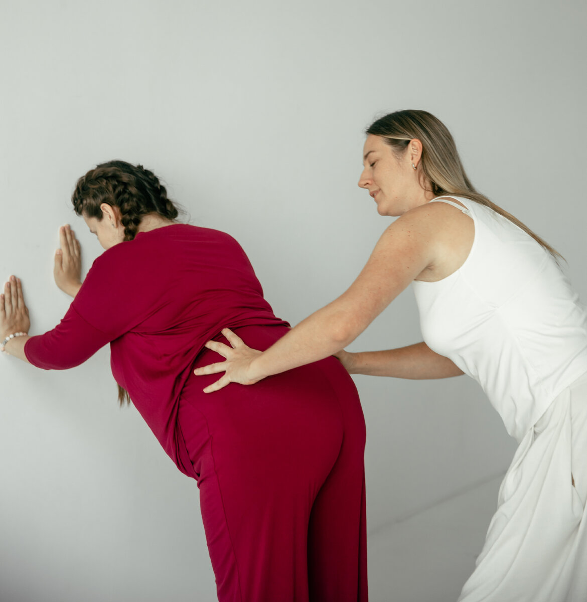 Партнер или доула может делать вам массаж крестца