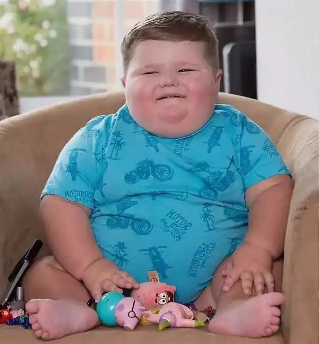 Рассказы про толстую маму. Толстая девушка. Жирные аниме девушки до и после. Толстые девушки истории. Толстые девушки комикс.