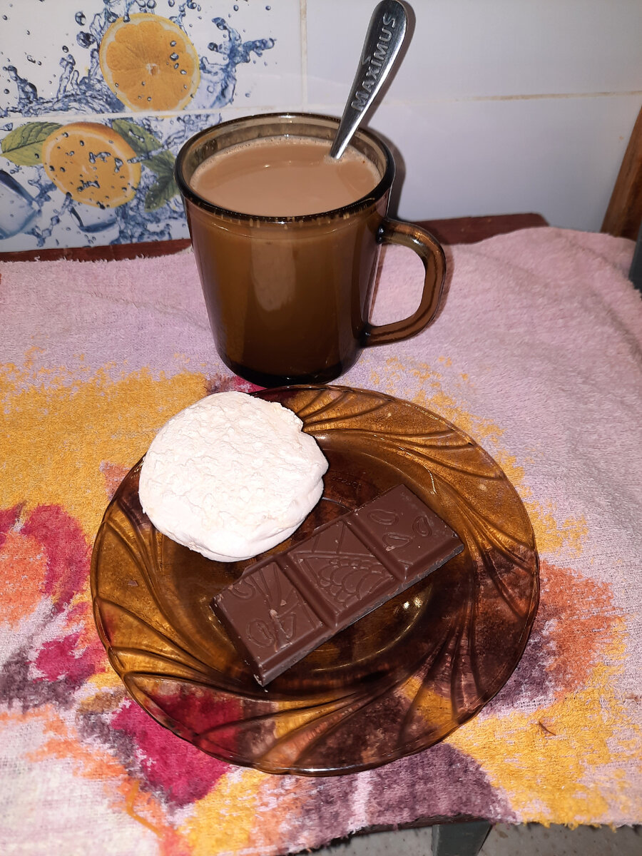 Песня она кофе готовит по утрам. Страсть на кухне. Завтрак для мужчины. Песня она кофе готовит по утрам. Мужчина и женщина на кухне.