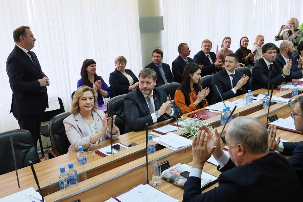 Заседание законодательного собрания нижегородской области. Гордума нижнего тагила. Городская дума нижнего новгорода. Владимир гаев нижний тагил. Нижний депутат.