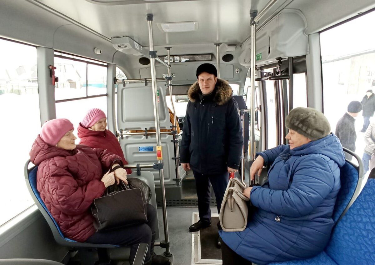 Водитель общественного транспорта. Водитель автобуса. Шофер автобуса. Профессия водитель автобуса. Водитель автобуса обучение с трудоустройством.