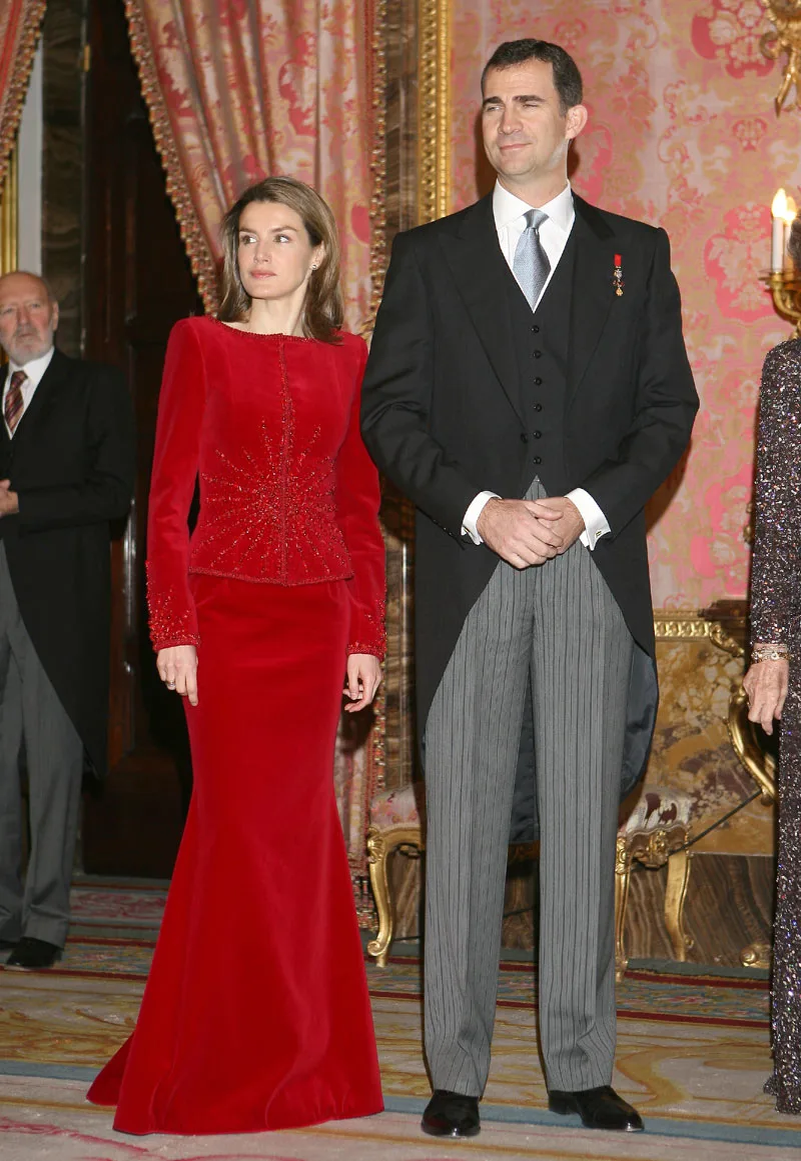 На приеме Аккредитованного дипломатического корпуса в Испании в 2008. Комплект из жакета и юбки от Lorenzo Caprile