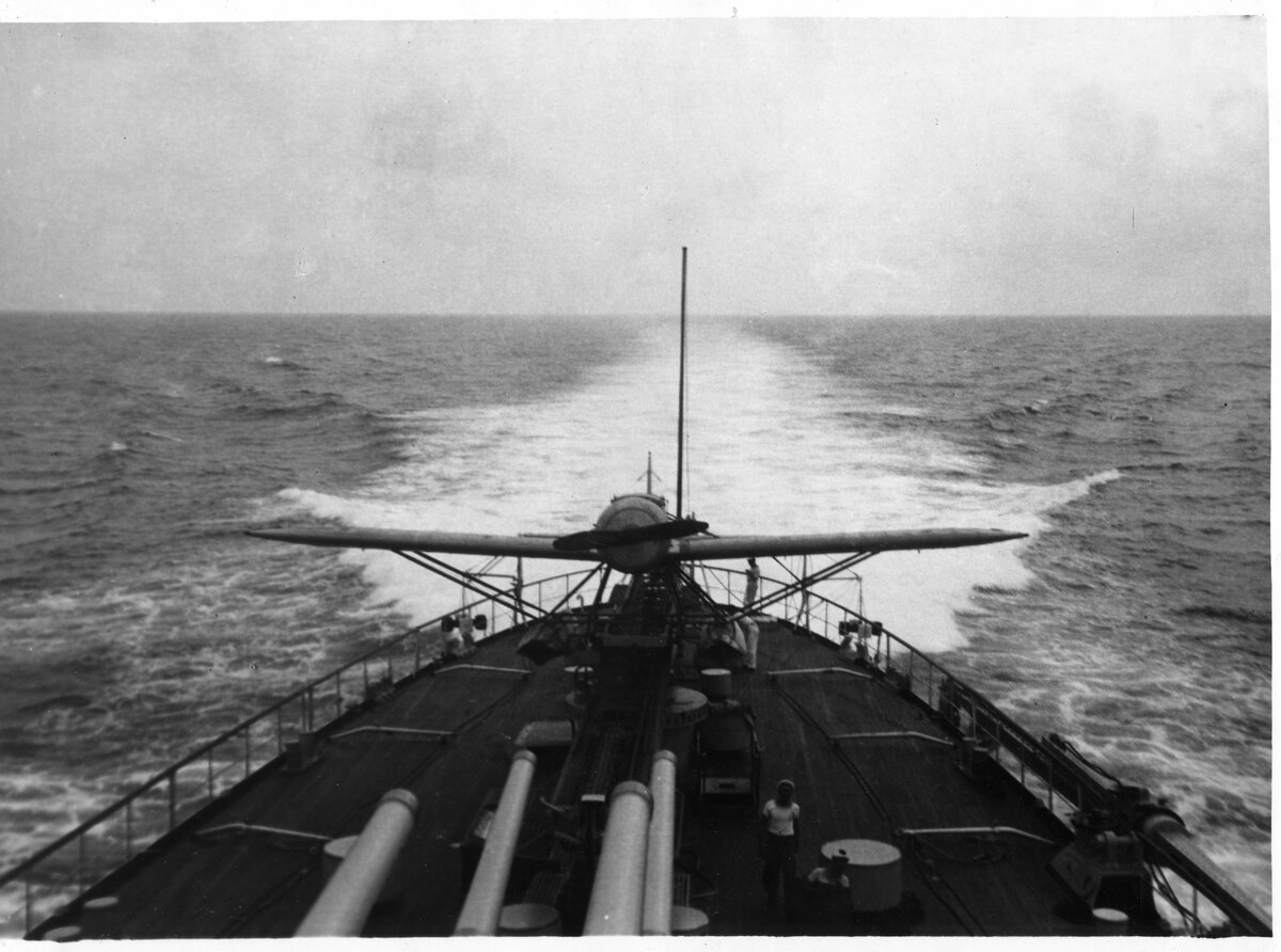 Гидросамолет на корме "Ламотт-Пике"