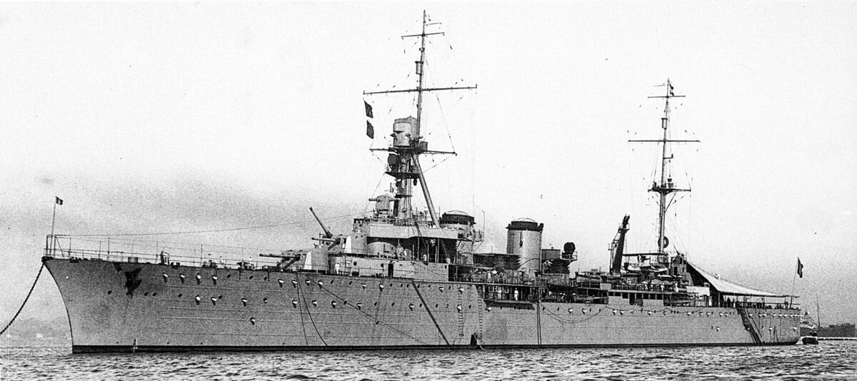 Легкий крейсер «Ламотт-Пике» на рейде Тулона в 1929 году