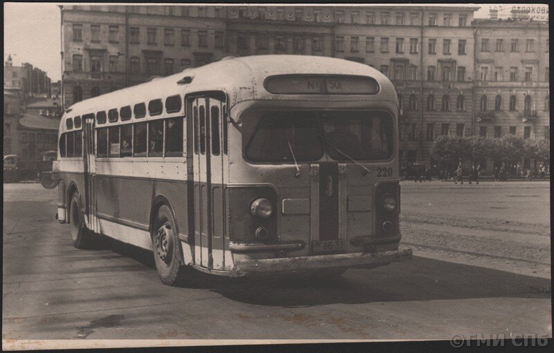 г. Ленинград, автобус ЗиС-154, фото: https://goskatalog.ru/portal/#/collections?id=34429364
