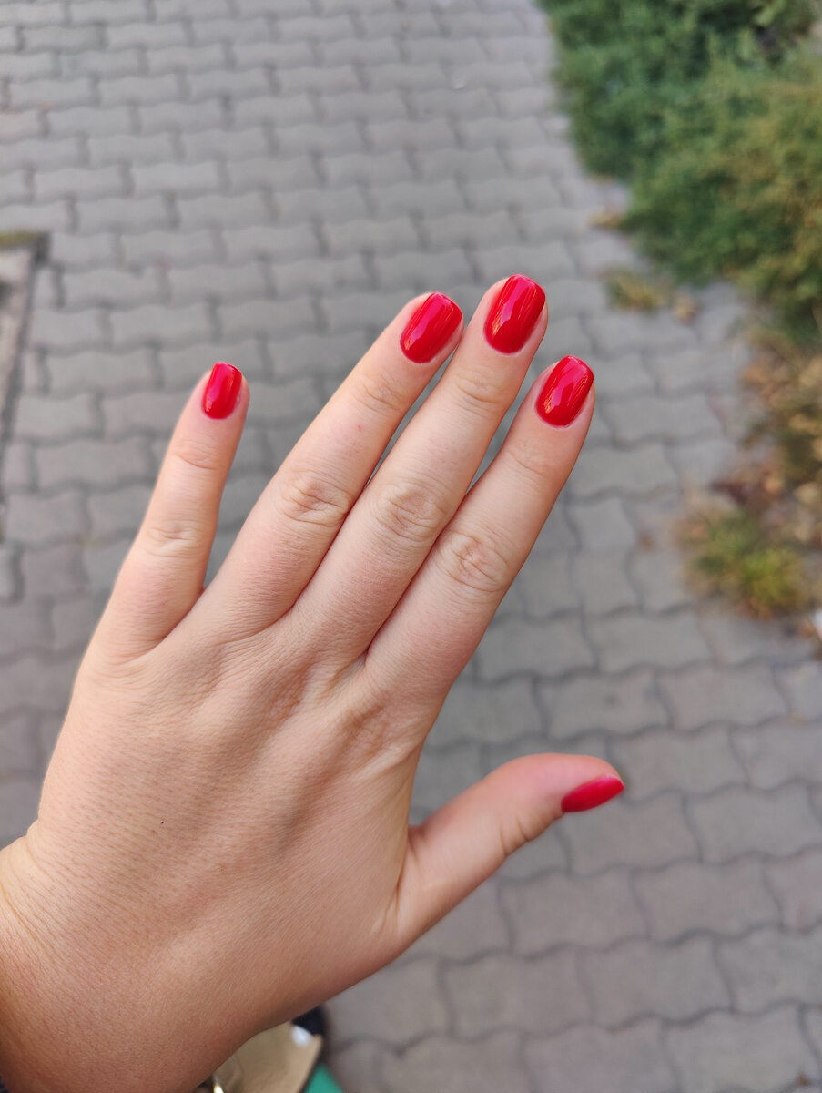 Яркий гель-лак