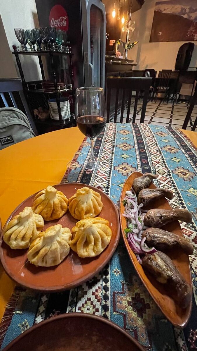 Жареные хинкали с бараниной и бараньи язычки. 👉🏻