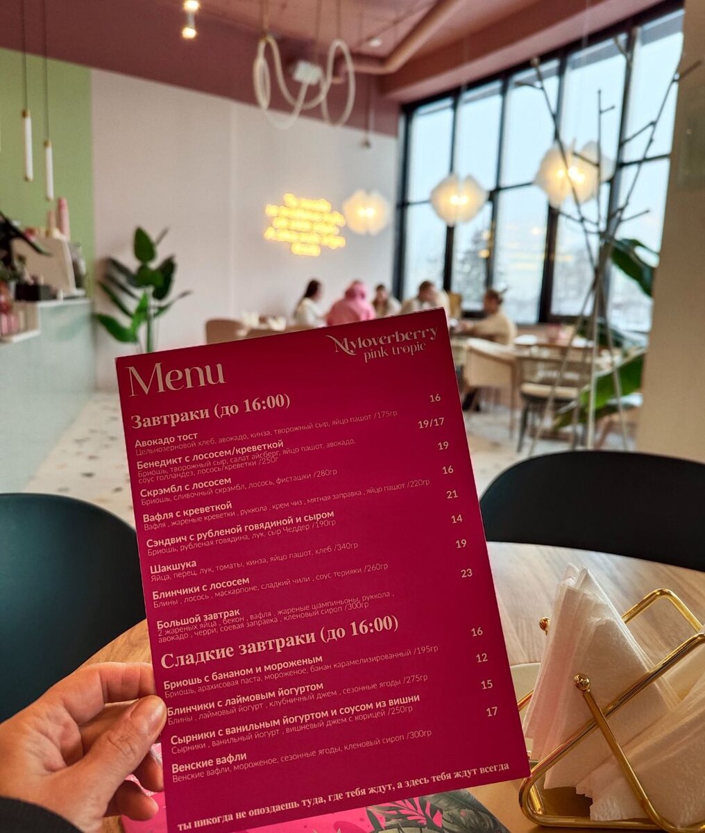 бронирование в гостинице. регистрация предпринимателя. коллектив людей. открыть вторую фирму. гостиничное предприятие.