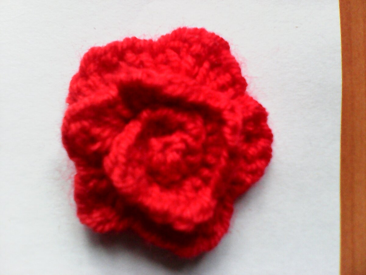 Примерно такие цветы вяжет главная героиня повести Надежда