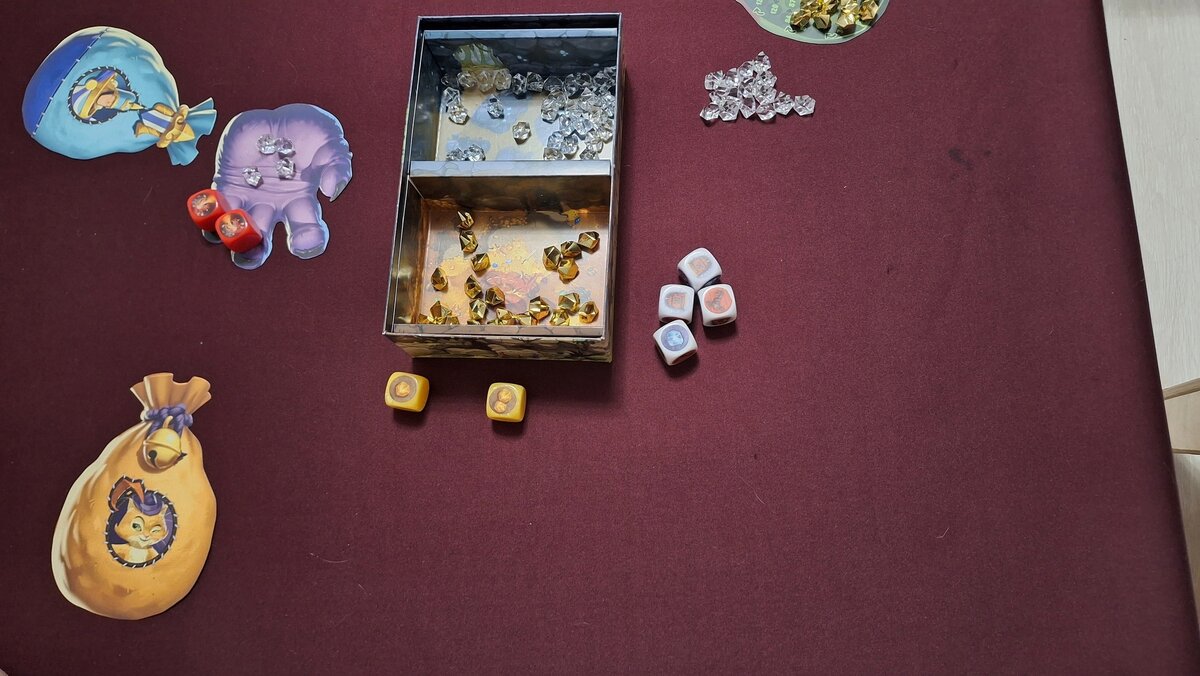 Игра про шахтера в подземелье. Пещера с алмазами. Пещера куэва де лос кристалес. Алмаз майнкрафт 1. Илум пещера.