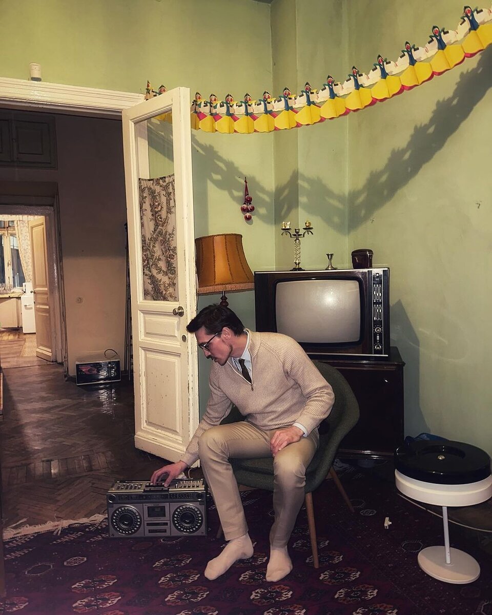 певец две буквы. логотип с буквой v. репер ст. певец две буквы. логотип mg.