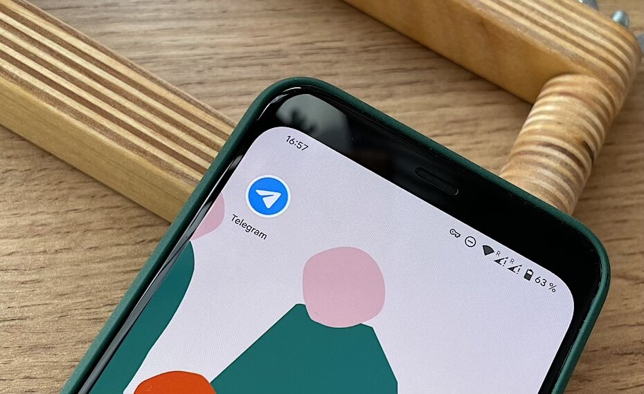 Shareit с айфона на андроид. Как через шарит передать с айфона на айфон. Shareit iphone. Как передать фото с андроида на айфон. Программа shareit.