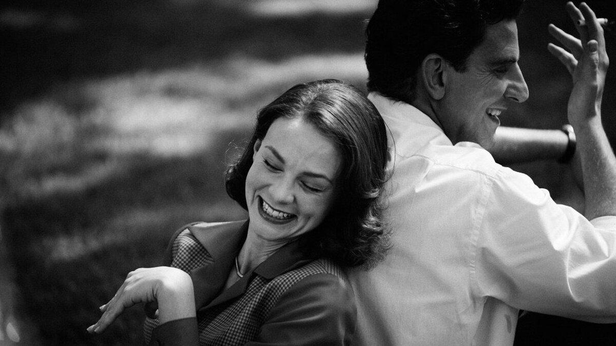 Кадр из фильма «Маэстро» (2023). Реж.: Бредли Купер