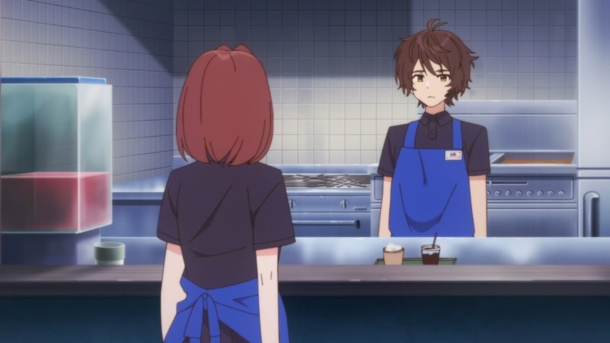 Парень выполнял работу на кухне для клиентов клуба, а...