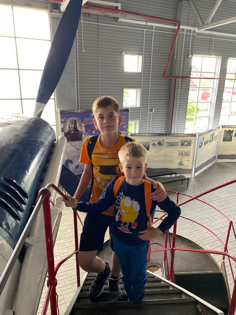 Фото автора. Но мы можем помочь детям составить представление о героях непростых времен