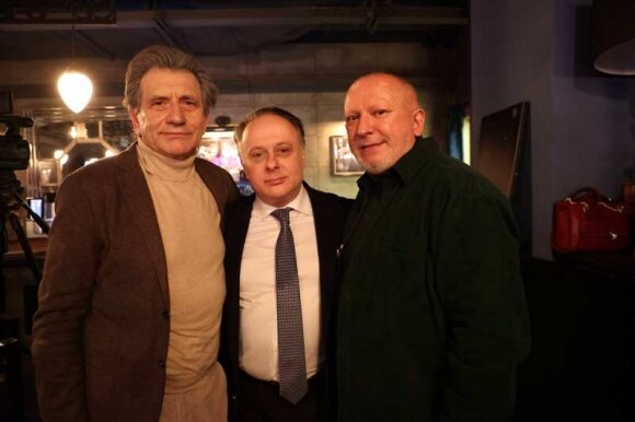 Станиславский и немирович-данченко были основателями. Вахтангов и станиславский. Серебряный век русской культуры театр. Основателями российского кинематографа были станиславский. Александр жаров поэт.