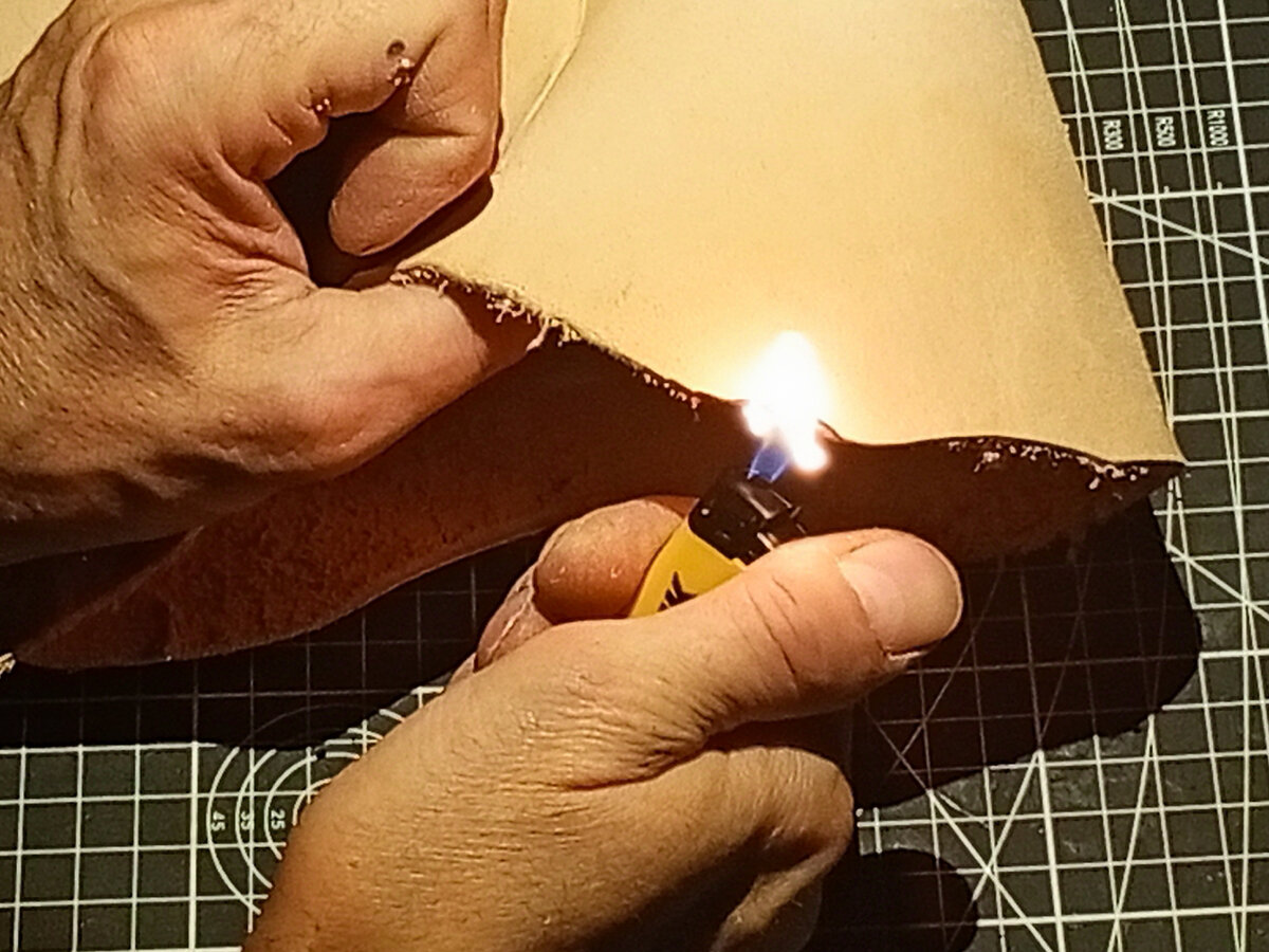 Растянуть кожаную обувь. Строчка на коже. Растянуть обувь. Растяжка голенища хромовых сапог. Кожаный шов.