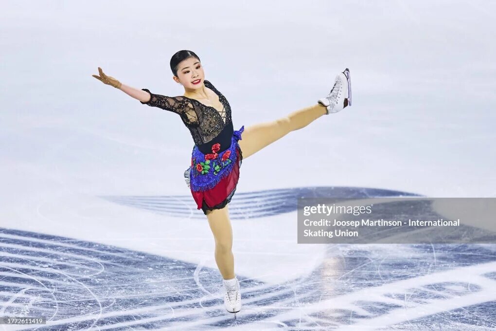 Девушки знакомятся первыми. Красивые подруги. Девочки подружки. Melanie perkins canva. Поэтому девчонки.