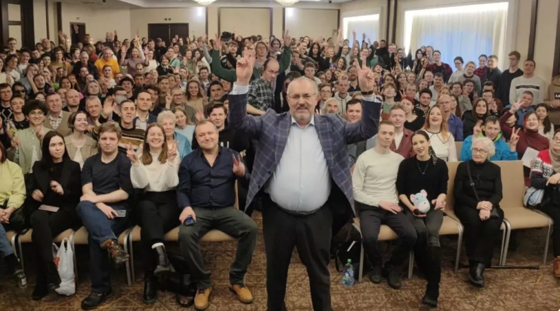 Требуется уборщица подработка. Ищу работу полдня. Требуется уборщица подработка. Требуется на работу. Подработка курьером на пол дея.