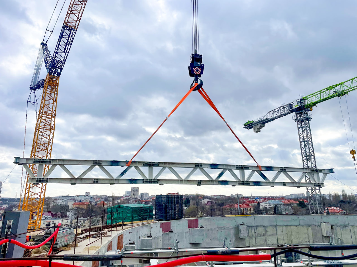 Освещение строительной площадки. Башенный кран tdk-40. Стройка кран. Кран на стройплощадке. Кран на стройплощадке.