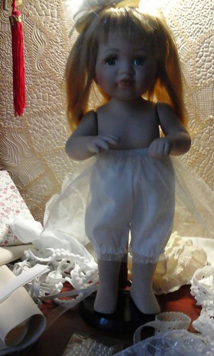 Тут уже готовые штанишки и нижняя юбочка))