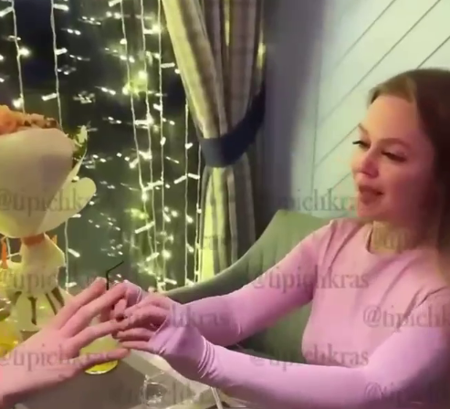 Подруги сделали раба. Подруги сделали раба