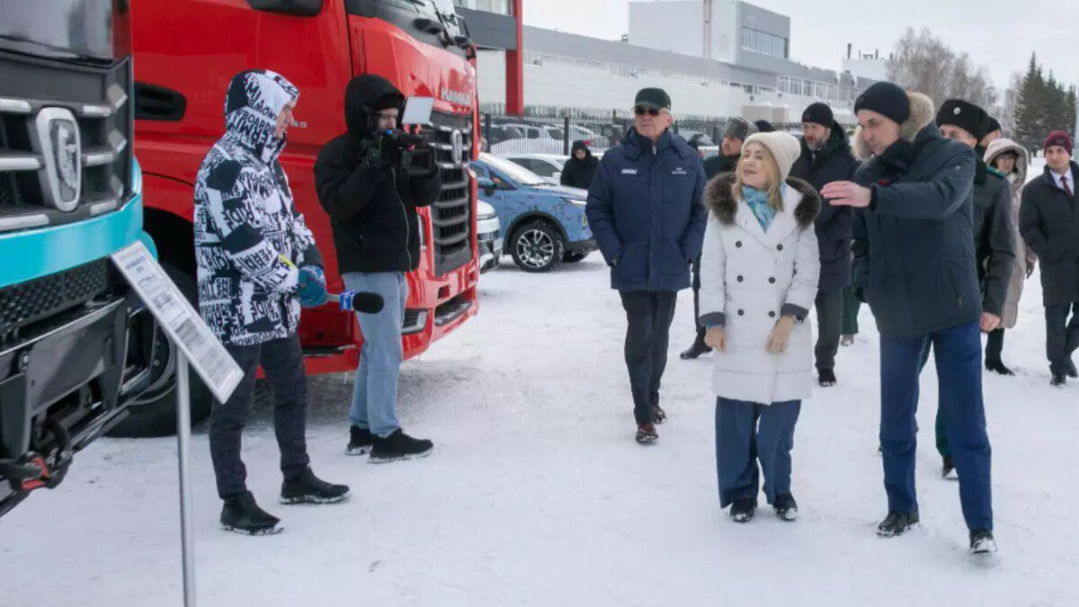Будущий «Москвич» рядом с «Москвичом 3»  📷
