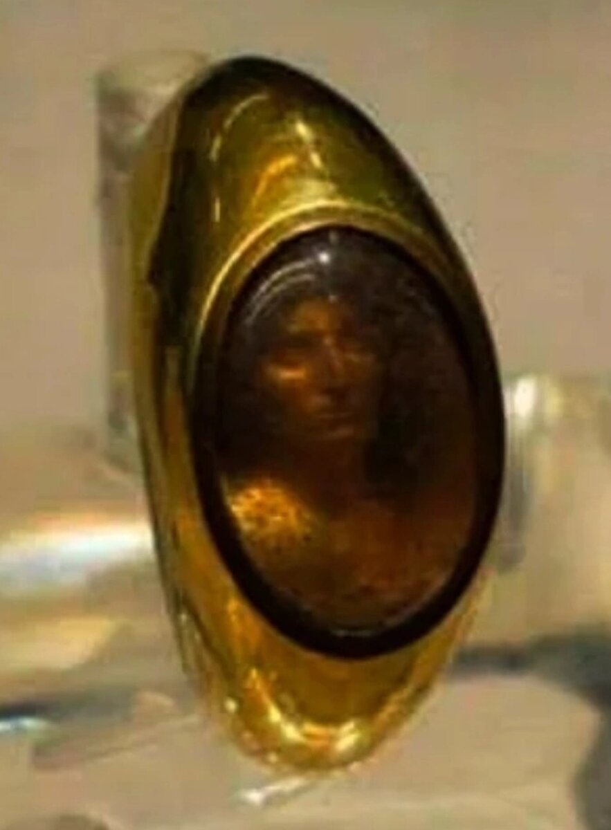 Кольцо скорбящей матери или Кольцо Карвилия.