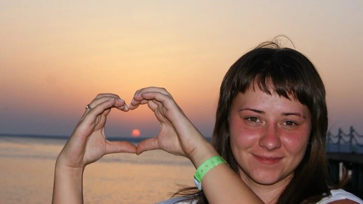 Позы двух мужчин. Парень и девушка. Романтическая встреча влюбленных. Счастливая женщина. Пара сток.