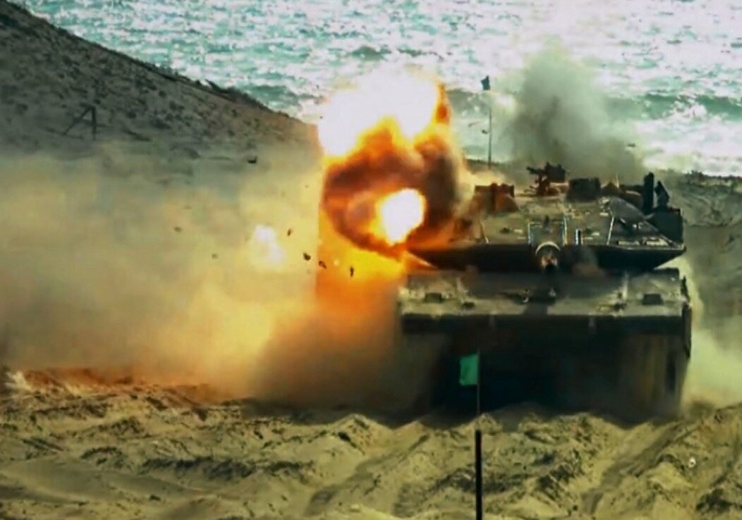 Многие обыватели и даже эксперты критикуют «козырьки» на танках, считая их не эффективным средством защиты.-2